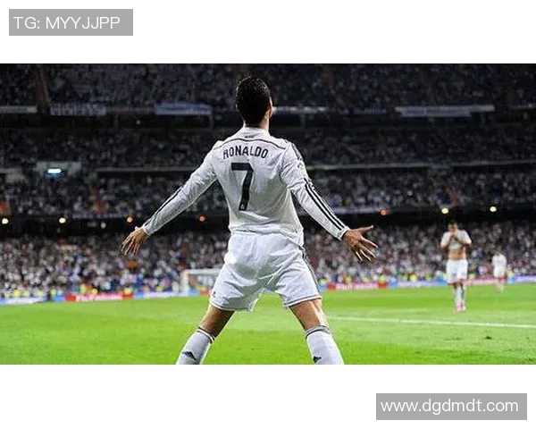 三连冠传奇球星的辉煌历程与不朽荣耀如何成就足球历史新篇章 三连冠传奇球星的辉煌历程与不朽荣耀如何成就足球历史新篇章