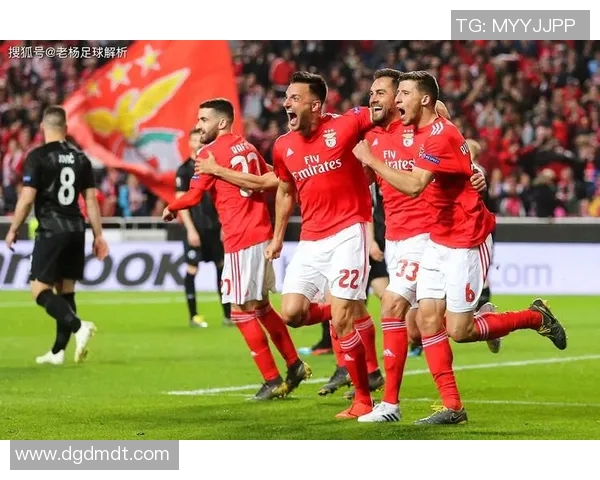 以足球中场大师为核心探讨现代球队进攻与防守平衡之道